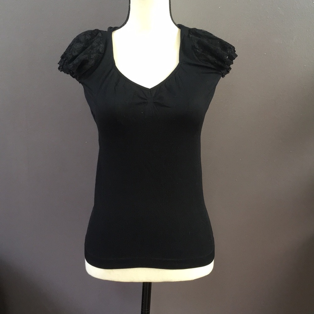Cute black top